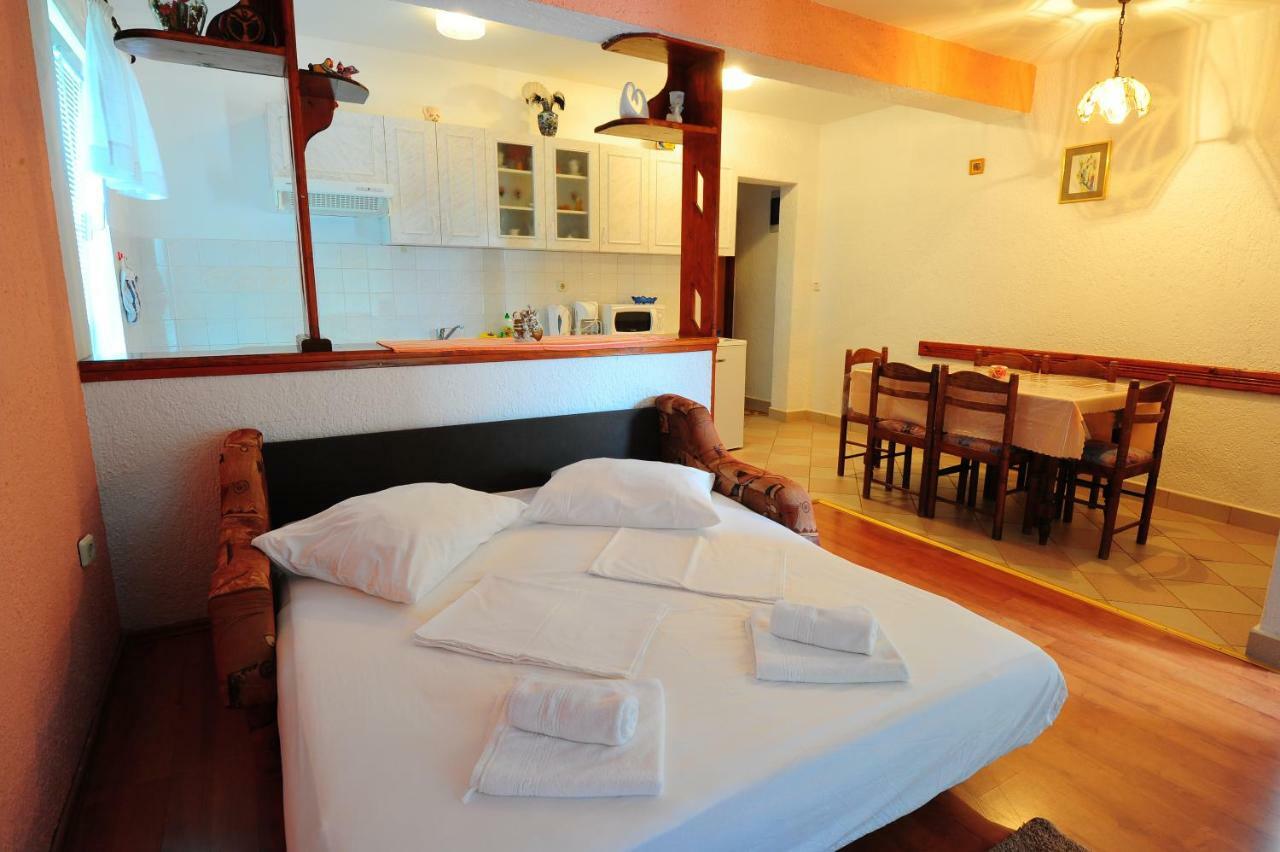 Apartmani Margeta Rab Town Exterior foto