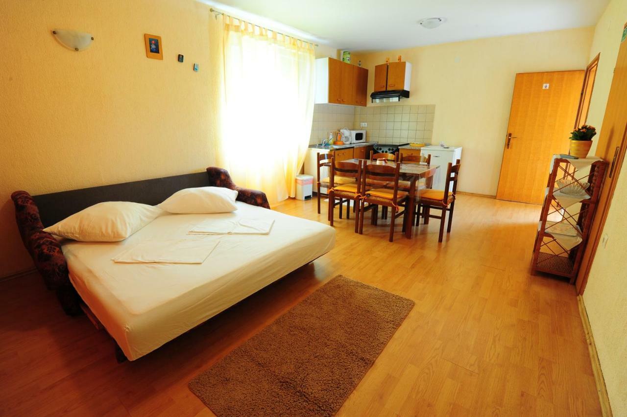 Apartmani Margeta Rab Town Exterior foto